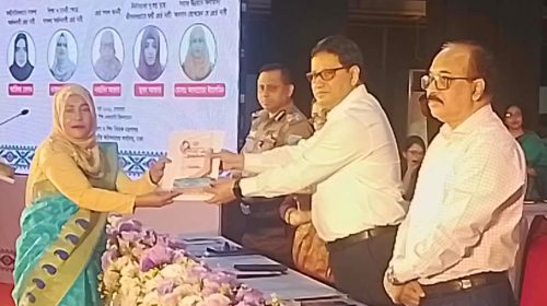 ঢাকা বিভাগের শ্রেষ্ঠ পুরস্কার অর্জন করলেন ফরিদপুরের আফরোজা